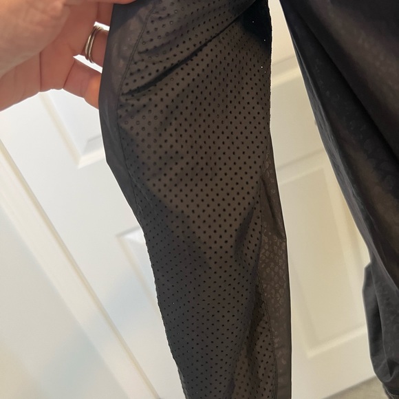 Lululemon jacket size 6 - Picture 3 of 7